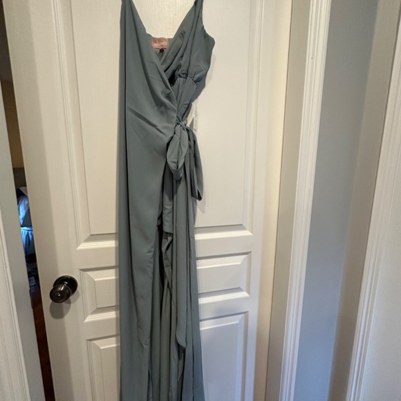 Liz Maxi Dress | Show Me Your MuMu | size M  | colour Silver Sage Crisp - Picture 4 of 7